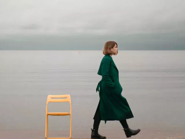 Caminando solo por la playa