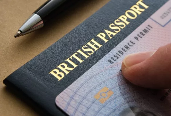 Passaporte britânico e autorização de residência