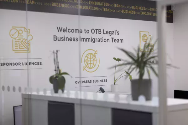 À quoi s'attendre d'un avocat en immigration d'affaires au Royaume-Uni en 2025