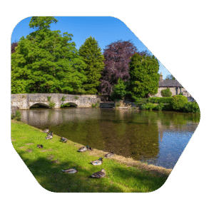 Rivière à Ashford. Avocat en immigration à Ashford