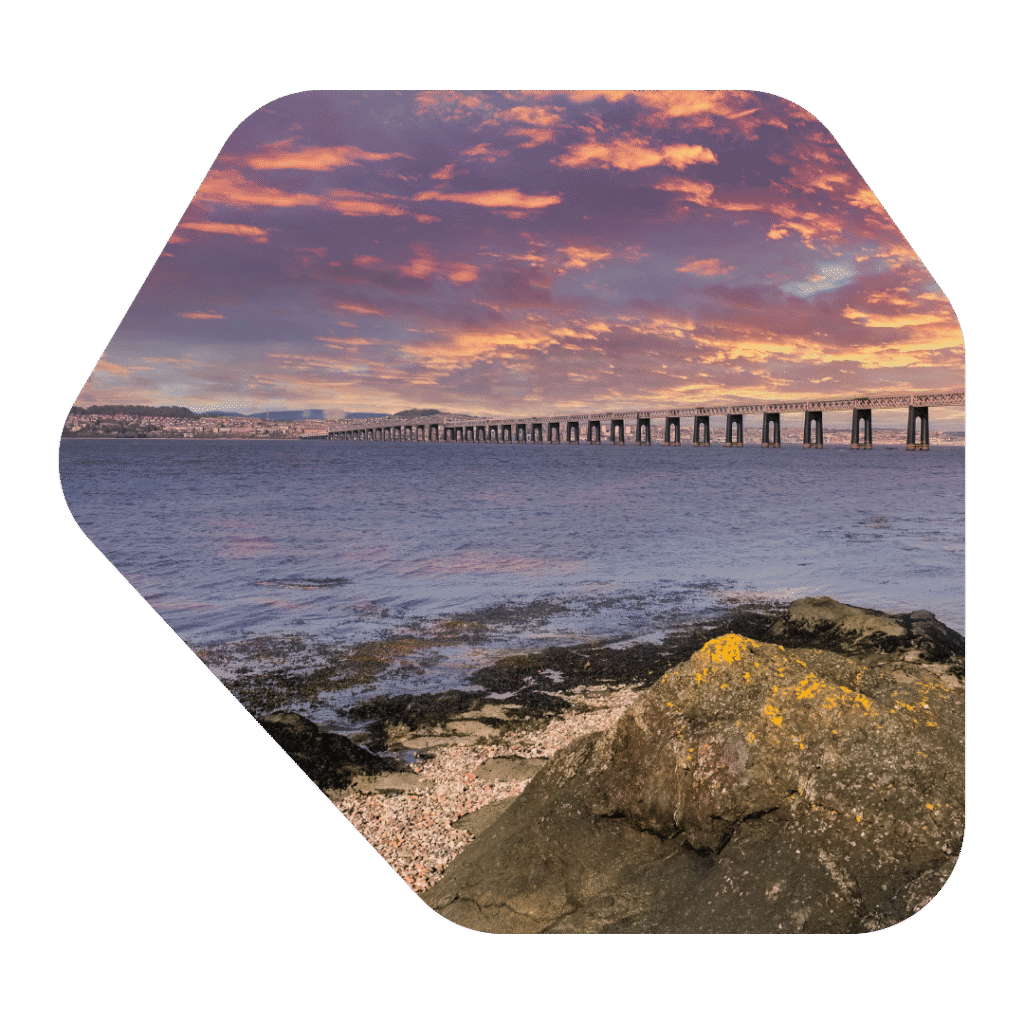 Puesta de sol sobre la costa de Dundee. Abogado de inmigración en Dundee