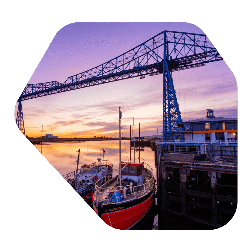 Vue du pont de Middlesbrough avec des bateaux. Avocat en immigration à Middlesbrough